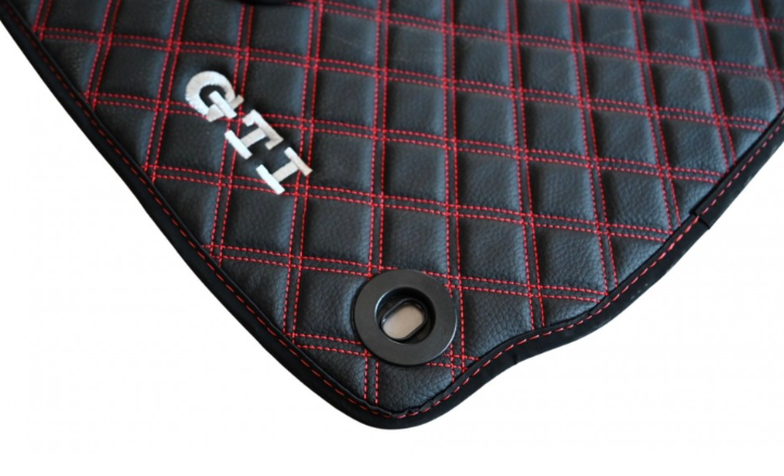 Χειροποίητα Πατάκια Αυτοκινήτου Μαρκε 3Lines από Δερματίνη – Με Logo, Κουμπώματα & Αντιολισθητικό Υπόστρωμα (Σετ4/5 Τμχ) Χειροποίητα Πατάκια Αυτοκινήτου Μαρκε 3Lines από Δερματίνη – Με Logo, Κουμπώματα & Αντιολισθητικό Υπόστρωμα (Σετ4/5 Τμχ)