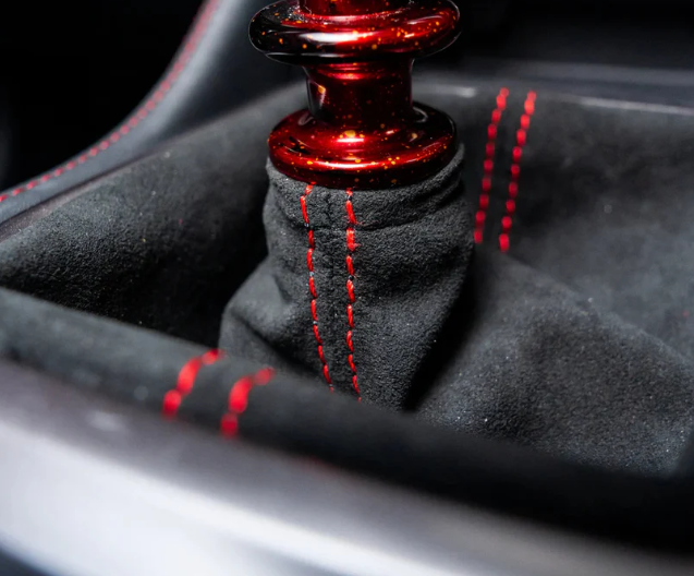 Universal Κάλυμμα / Φουσκα Λεβιέ Ταχυτήτων Αυτοκινήτου - suede alcantara - Κοκκινη Ραφή